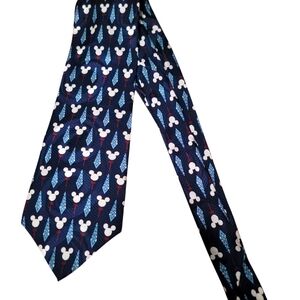 Vintage Disney Tie Mickey  Mouse Golf Epcot 100% Silk